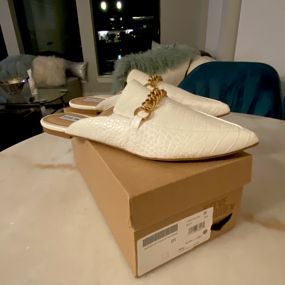 Steve Madden Croc embossed Mule. Slides.